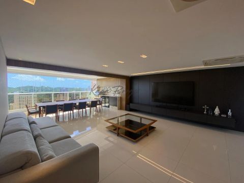 Apartamento com 4 suítes, varanda gourmet e 4 vagas no Tirol
