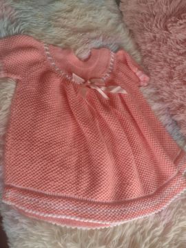 Vestido de tricô para bebê menina