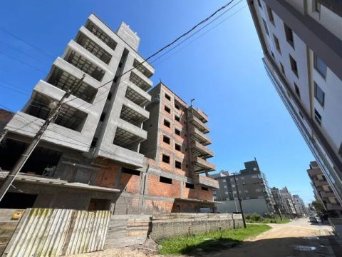 Apartamento em Laguna, Mar Grosso, 3 quartos, 2 vagas. 118 m² privativos. 