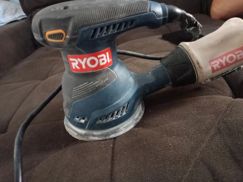 Lixadeira de Mão Ryobi Sanders