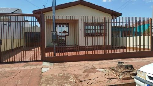 Vendo Casa 3 quartos ótimo bairro.