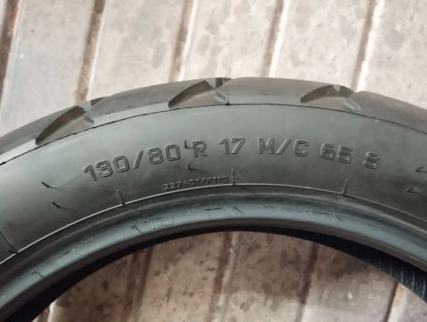Pneu Moto 130/80 R17 M/C 65S