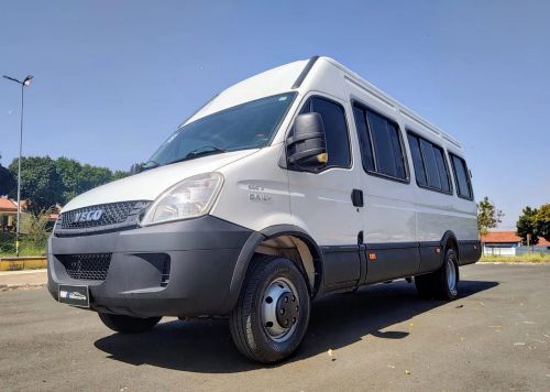 Van iveco 20 lugares fashion olx