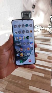 Samsung Galaxy S21 plus 5G Telão 6.7 - 8 RAM - 128 GB