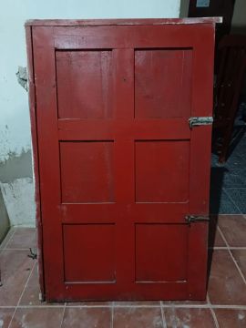 Janela de madeira maciça para segurança residencial