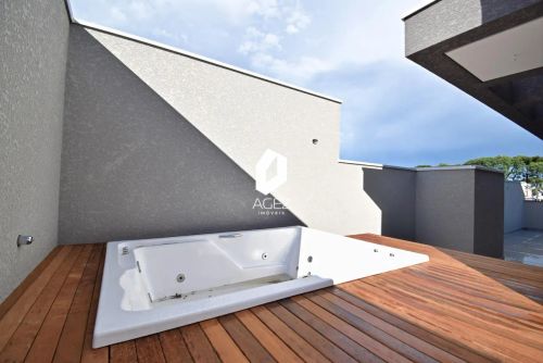 Sobrado novo com terraço e Jacuzzi, 03 quartos 01 suíte.