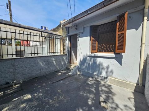 Casa Térrea para aluguel tem 85 metros quadrados com 2 quartos em Santana - Porto Alegre -