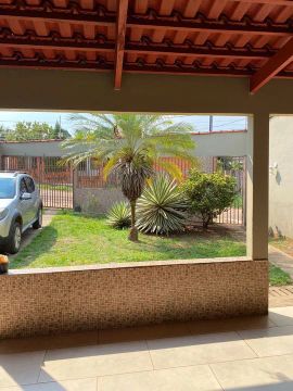 Casa Floresta sul, próxima ao shopping, com câmera de segurança e internet.