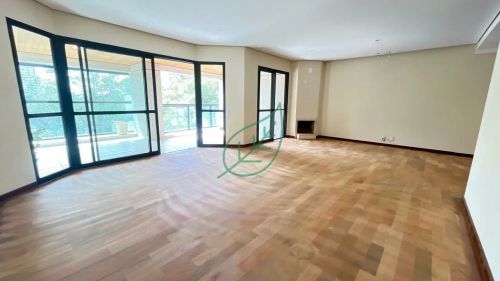 EXCELENTE apartamento com 244m2, 4 suítes, 4 vagas no Condomínio Villagio do Panamby.