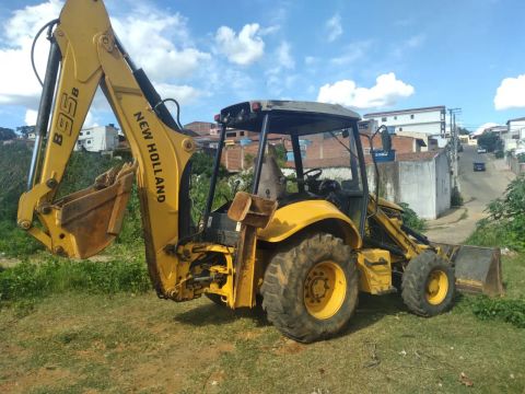 Retroescavadeira new Holland