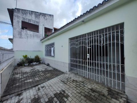 , CASA NO OLARIA - M.C - SUL/LESTE