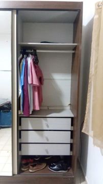 Guarda roupa casal três porta de correr