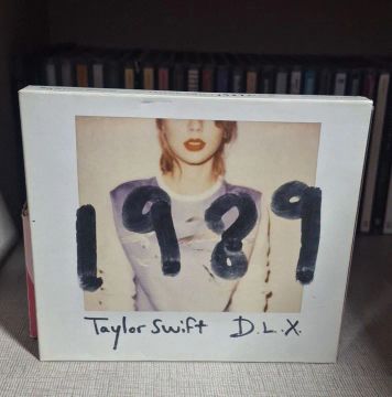 CD Taylor Swift 1989 Deluxe - Com Polaroids