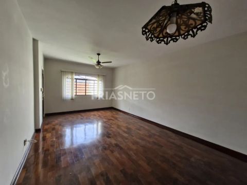 Casa, com 10 metros de frente, à venda, na Barão de Serra Negra, na Vila Rezende