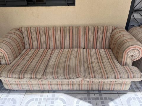 2 SOFAS ANTIGO