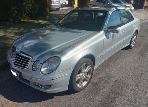 Mercedes-Benz E-350 Lindíssima / Revisada