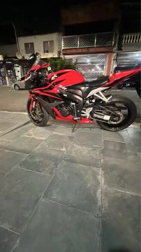 Honda CBR 600RR Vermelha 