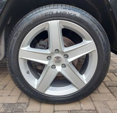 Jogo de Rodas aro 20 Jeep Grand Cherokee SRT com 4 Pneus SpeedMax 245/ 50 R20