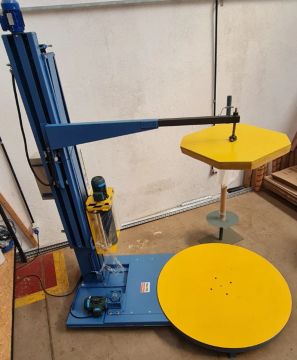 Paletizadora Máquina Envolvedora (strech) com cabeçote de pré-estiramento e pressor. 