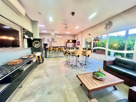 Linda casa com terreno de 1312m² à venda no Reserva da Serra