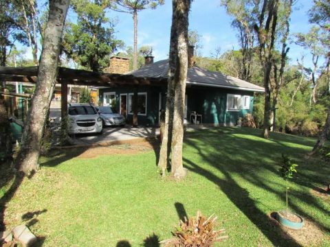 Casa em Rua Cerejeira - Carniel - Gramado/RS
