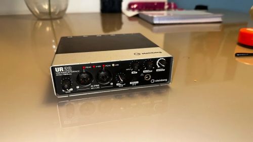 Interface de áudio USB Steinberg UR22 2 canais e midi
