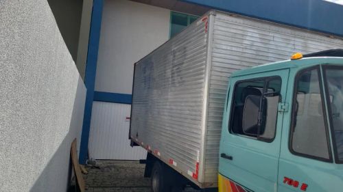 Troca / Venda Bau caminhão 3/4 mercedes 708