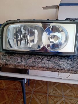 Farol lado esquerdo Mercedes Benz Axor 1933