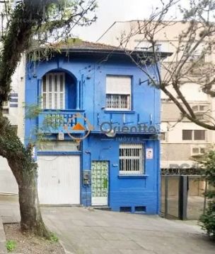 Orientta Imóveis ALUGA casa com excelente localização no bairro Bom Fim, na rua Felipe Cam