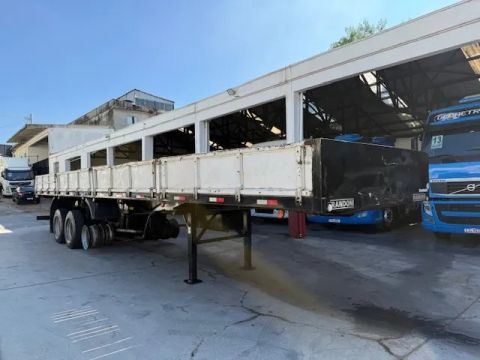 Carreta Randon carga seca 3 eixos ano 2008
