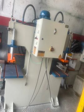 Prensa Hidráulica Unistamp tipo C dupla 15 ton impecável 
