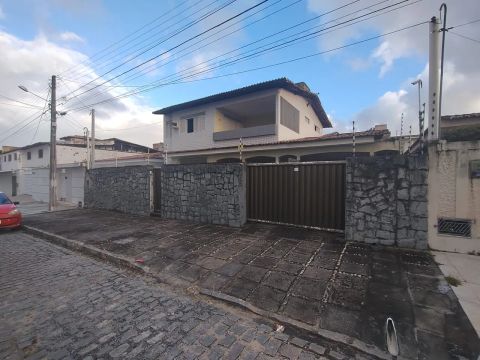 Oportunidade! Casa 4/4 Duplex 2 em 1 em Lagoa Nova