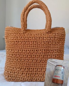 Bolsa de crochê na cor ocre