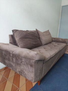 Sofá Living. Tecido suedde. Marrom escuro. Novo.  Mede 2.00  x 90 
