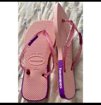 Chinelas Femininas com Tiras de Glitter 