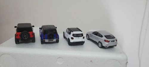 Miniaturas de Carros em Escala 1/32