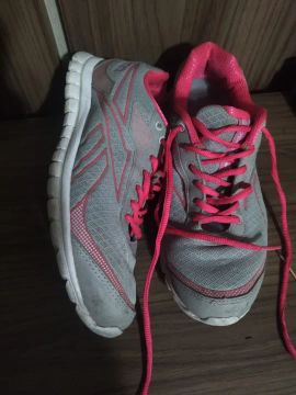 Tênis Rebook feminino 39