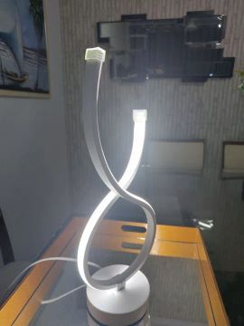 Luminária de Mesa LED Design Moderno