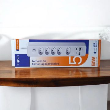 Extensão Tomada de Alimentação com 5 Tomadas e 2 USB - 12W