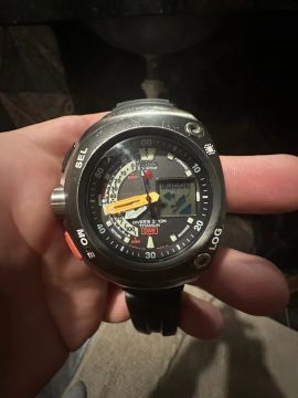 Relógio Citizen Meia lua Titanium Divers 200m