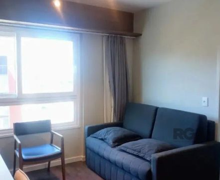 STUDIO MOBILIADO - APROXIMADAMENTE 43M² DE ÁREA PRIVATIVA Studio totalmente mobiliado, equ