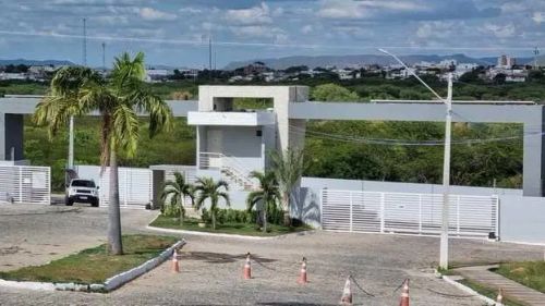 03 (três) LOTES: cada lote medindo 12m X 25m (300 m2); Valor de cada lote: R$ 150.000,00