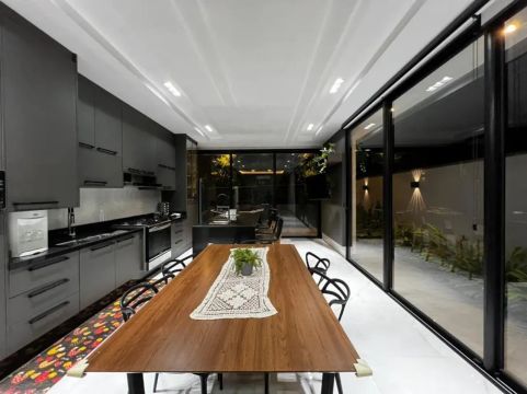 Casa Térrea com 03 quartos no Condomínio Verana