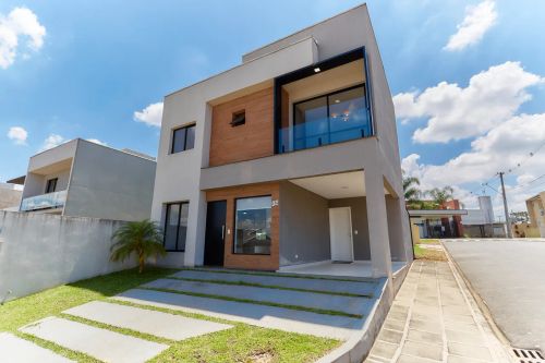 Sobrado com 3 dormitórios e 3 vagas no Campo de Santana, Curitiba/PR