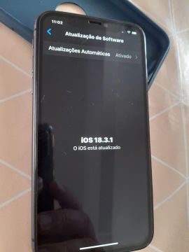 iPhone com iOS 18.3.1 atualizado
