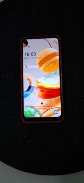 Celular Android com tela vibrante e design moderno