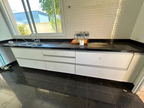 Gabinete de bancada de cozinha com gavetas