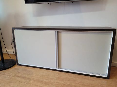 Rack com portas deslizantes