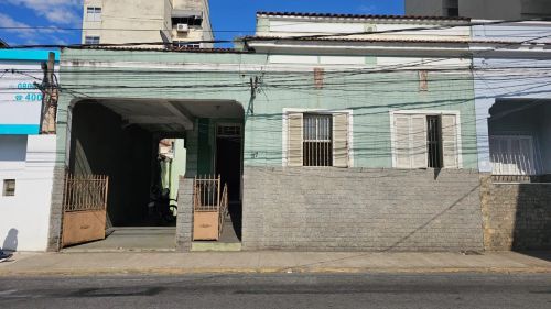 Casa comercial para locação, com 370m², 6 quartos, no bairro Centro - Barra do Piraí, RJ