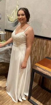 Vestido de noiva de alcinha com perolas